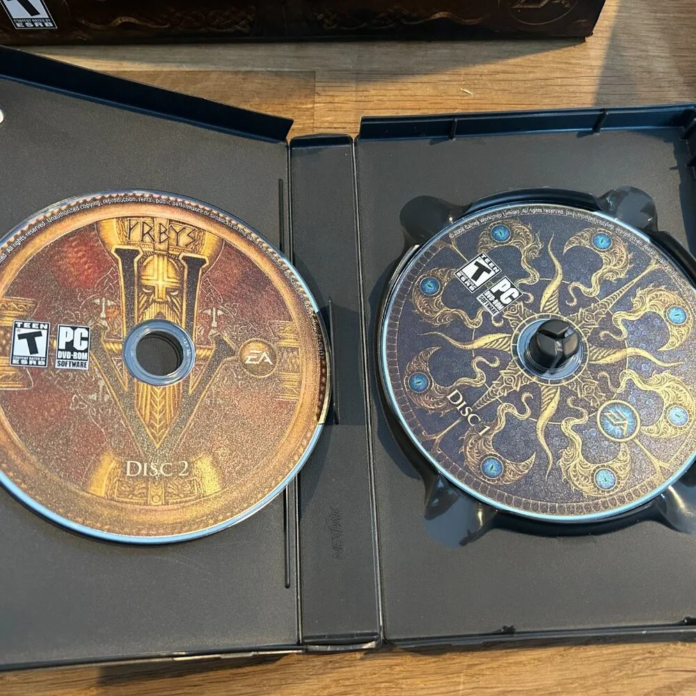 Warhammer Online Age of Reckoning Collector's Edition Box Set -Books Discs 20992